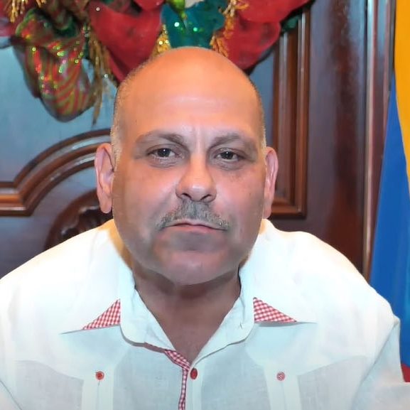 Asot Michael renunció al gabinete de Antigua y Barbuda pero ha negado irregularidades